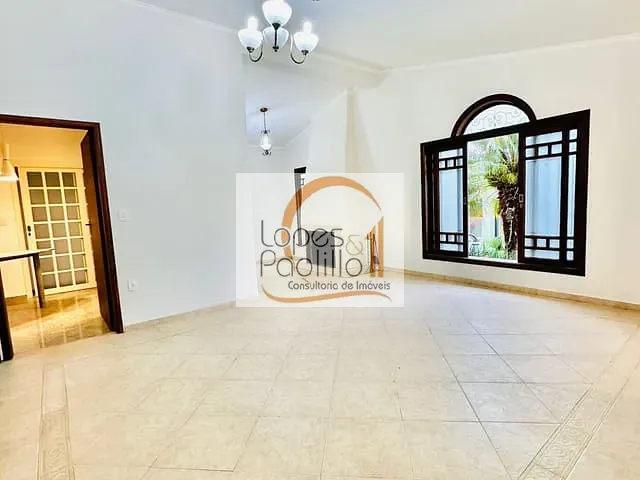 Casa com 230m² 2 quartos e 3 banheiros, para alugar, no bairro Itapetinga em Atibaia