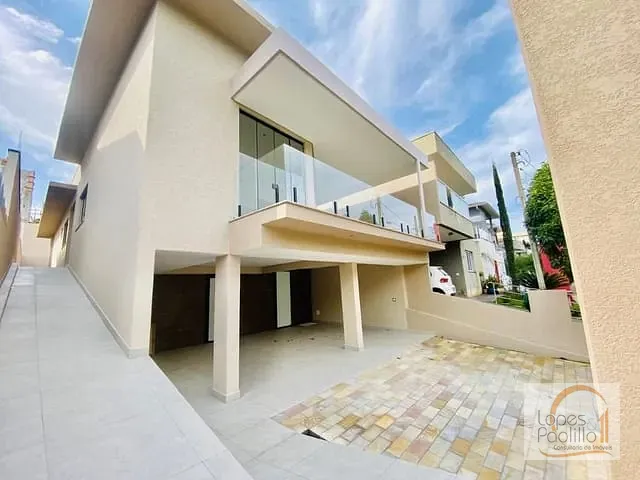 Casa com 300m² 3 quartos e 4 banheiros, à venda, no bairro Condomínio Altos da Floresta em Atibaia