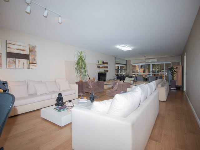 Casa com 300m² 4 quartos e 3 banheiros, à venda, no bairro Cidade Monções em São Paulo