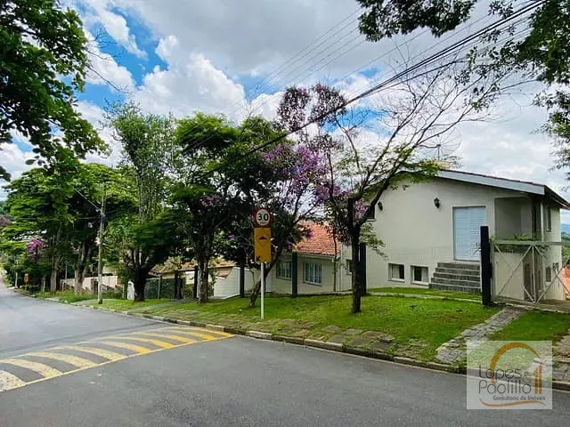 Casa com 1212m² 5 quartos e 5 banheiros, à venda, no bairro Condomínio Flamboyant-B em Atibaia