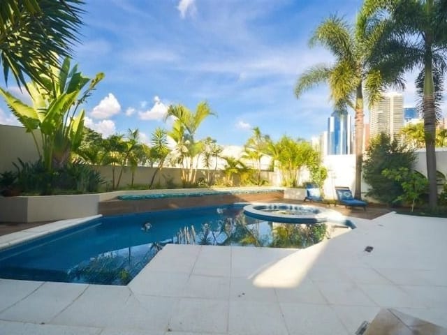Casa com 719m² 4 quartos e 6 banheiros, à venda ou para alugar, no bairro Alphaville Residencial Dois em Barueri