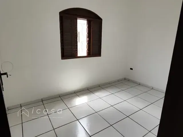 Casa com 125m² 4 quartos e 1 banheiro, à venda, no bairro Parque Aeroporto em Taubaté