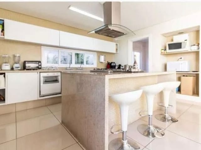 Casa 4 quartos e 6 banheiros, à venda ou para alugar, no bairro Alphaville em Santana de Parnaíba