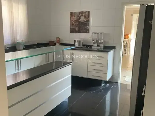 Casa com 300m² 4 quartos e 6 banheiros, à venda, no bairro Granja Olga I em Sorocaba