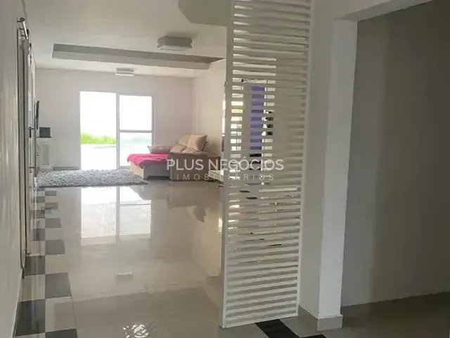 Casa com 300m² 4 quartos e 6 banheiros, à venda, no bairro Granja Olga I em Sorocaba