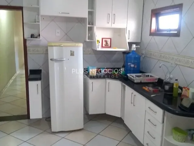 Sobrado 3 quartos e 2 banheiros, à venda, no bairro Wanel Ville em Sorocaba