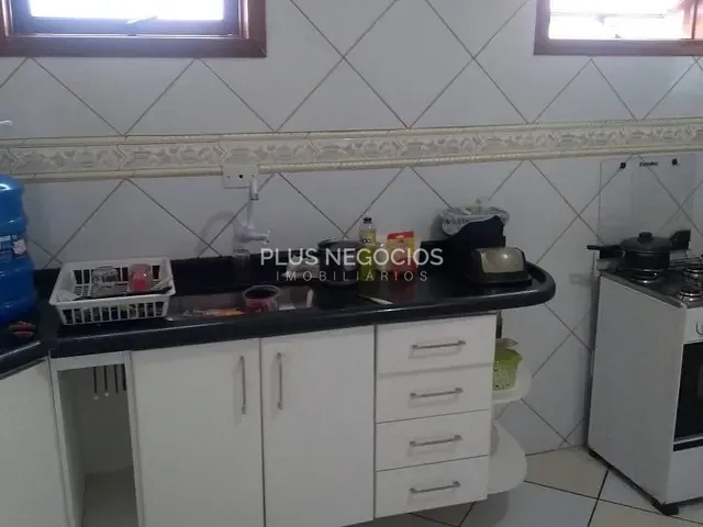 Sobrado 3 quartos e 2 banheiros, à venda, no bairro Wanel Ville em Sorocaba