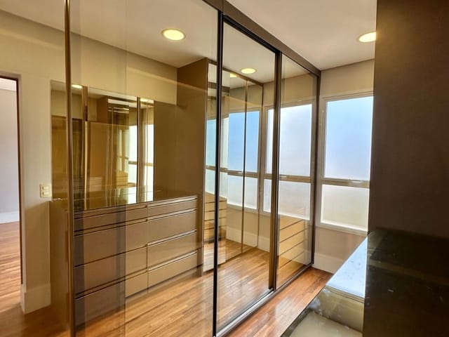 Casa com 420m² 4 quartos e 5 banheiros, para alugar, no bairro Alphaville em Santana de Parnaíba