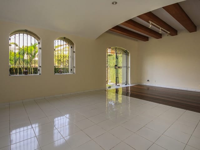 Foto do Casa - Casa para venda e locação em Pacaembu com 3 quartos, sendo 1 suíte , 255m² | Lares e Andares Imóveis