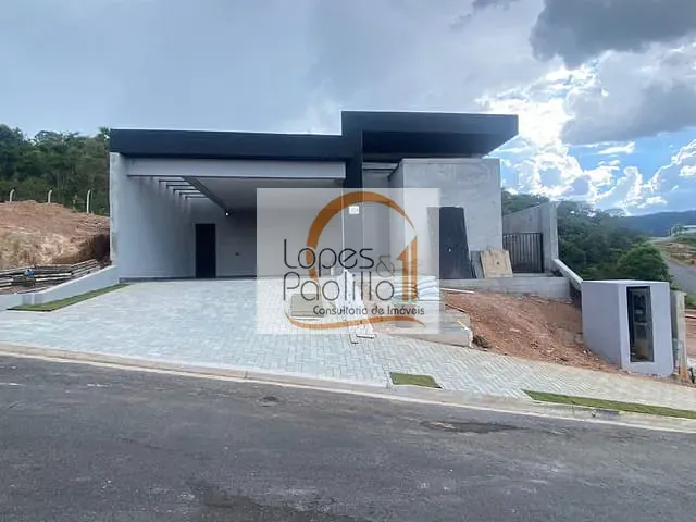 Casa com 300m² 3 quartos e 3 banheiros, à venda, no bairro Laranja Azeda em Atibaia