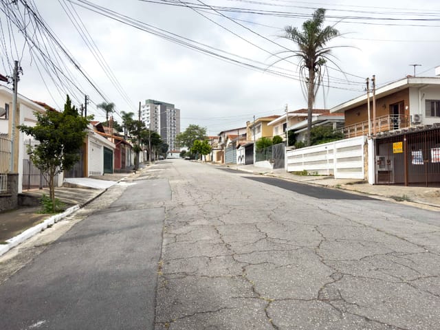 Casa com 400m² 3 quartos e 2 banheiros, à venda, no bairro Vila Marari em São Paulo