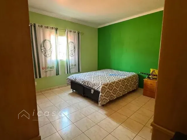 Casa com 500m² 4 quartos e 3 banheiros, à venda, no bairro Parque São Cristóvão em Taubaté