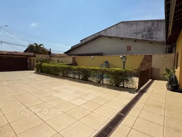 Casa com 500m² 4 quartos e 3 banheiros, à venda, no bairro Parque São Cristóvão em Taubaté