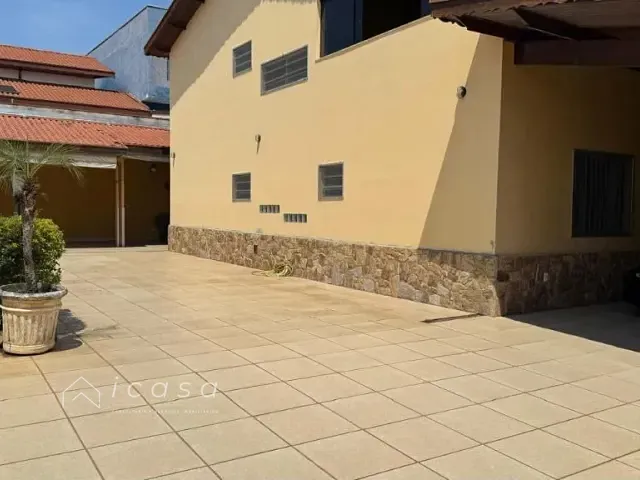 Casa com 500m² 4 quartos e 3 banheiros, à venda, no bairro Parque São Cristóvão em Taubaté