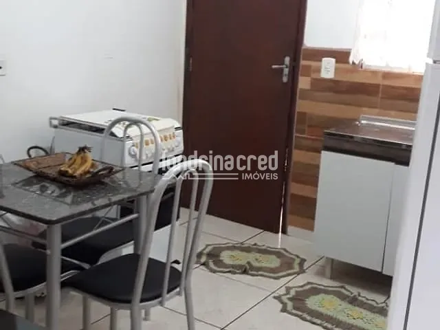 Casa com 180m², à venda, no bairro Colúmbia em Londrina