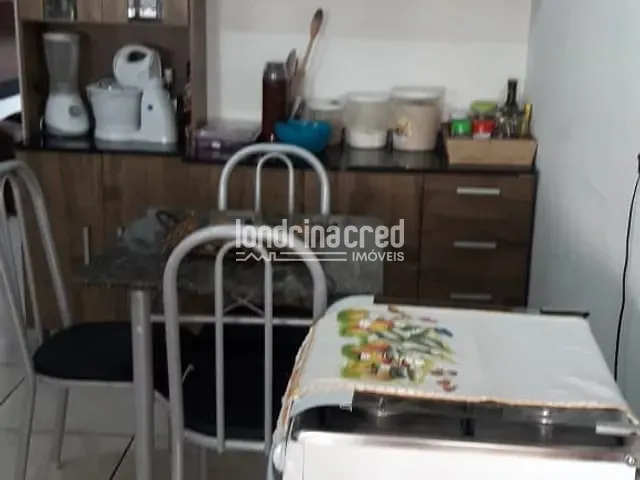 Casa com 180m², à venda, no bairro Colúmbia em Londrina
