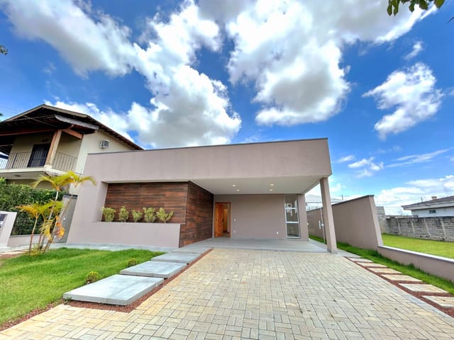 Casa com 420m² 3 quartos e 2 banheiros, à venda, no bairro Mombaça em Pindamonhangaba