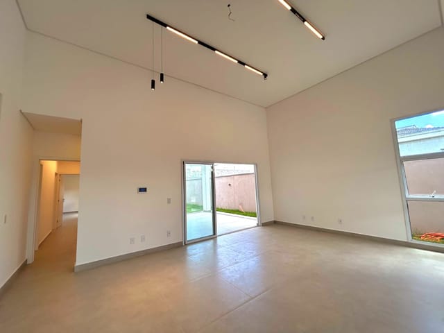 Casa com 420m² 3 quartos e 2 banheiros, à venda, no bairro Mombaça em Pindamonhangaba