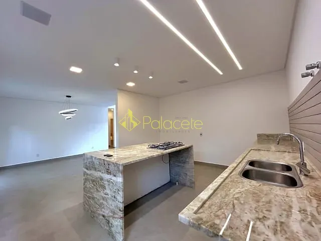 Casa com 420m² 3 quartos e 2 banheiros, à venda, no bairro Mombaça em Pindamonhangaba