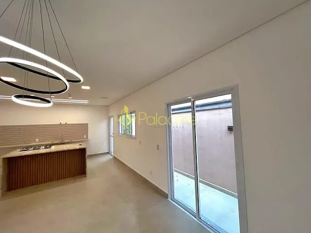 Casa com 420m² 3 quartos e 2 banheiros, à venda, no bairro Mombaça em Pindamonhangaba