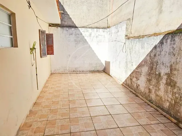 Casa 2 quartos e 1 banheiro, para alugar, no bairro Parque do Terceiro Lago em São Paulo