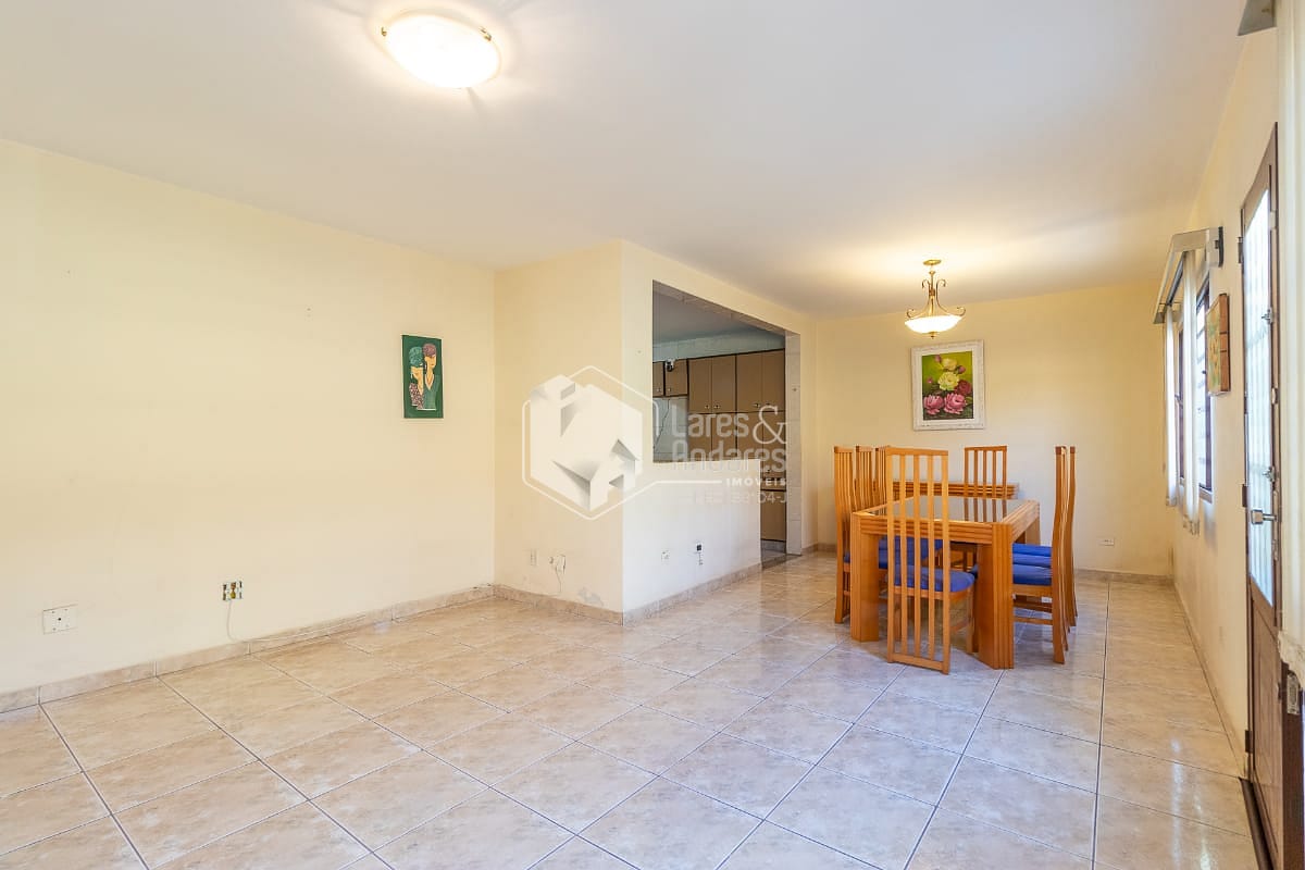 Casa à venda com 2 quartos, 149m² - Foto 2