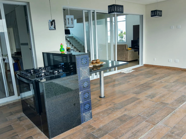 Casa com 534m² 3 quartos e 3 banheiros, à venda, no bairro Mombaça em Pindamonhangaba