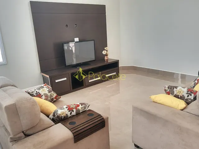Casa com 534m² 3 quartos e 3 banheiros, à venda, no bairro Mombaça em Pindamonhangaba