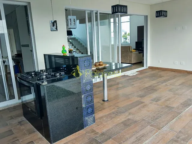 Casa com 534m² 3 quartos e 3 banheiros, à venda, no bairro Mombaça em Pindamonhangaba