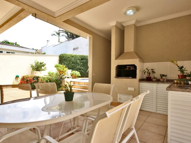 Casa com 538m² 4 quartos e 6 banheiros, à venda, no bairro Alphaville em Santana de Parnaíba