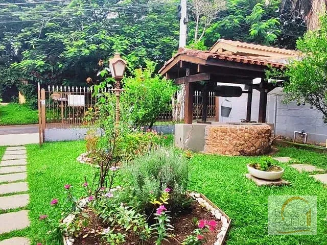 Casa com 400m² 3 quartos e 2 banheiros, à venda, no bairro Caetetuba em Atibaia