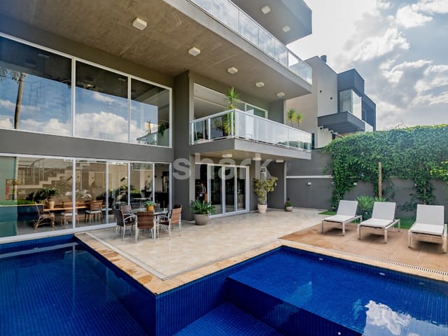 Casa com 525m² 4 quartos e 6 banheiros, à venda, no bairro Tamboré em Santana de Parnaíba