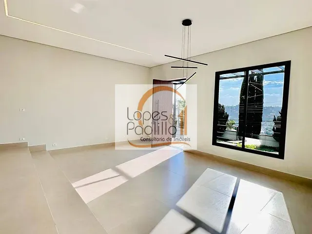 Casa com 1000m² 4 quartos e 5 banheiros, à venda ou para alugar, no bairro Condomínio Flamboyant-B em Atibaia