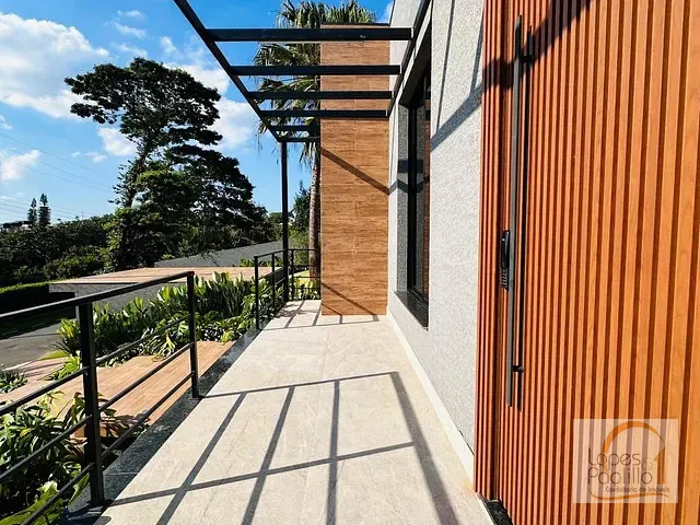 Casa com 1000m² 4 quartos e 5 banheiros, à venda ou para alugar, no bairro Condomínio Flamboyant-B em Atibaia
