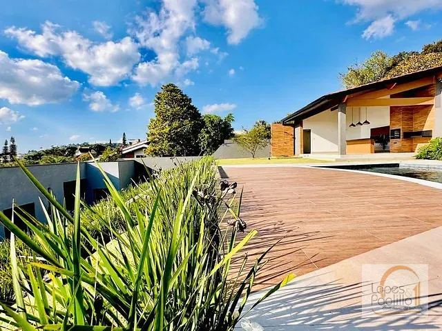 Casa com 1000m² 4 quartos e 5 banheiros, à venda ou para alugar, no bairro Condomínio Flamboyant-B em Atibaia