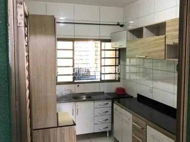 Casa à venda, no bairro Parque Industrial José Belinati em Londrina