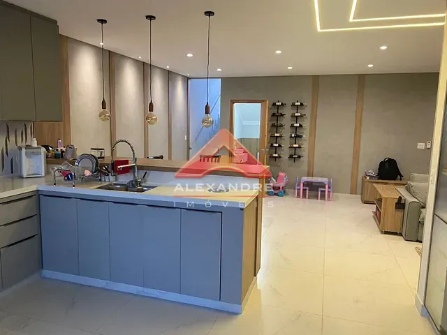 Casa com 250m² 3 quartos e 4 banheiros, à venda, no bairro Jardim das Flores em São José dos Campos