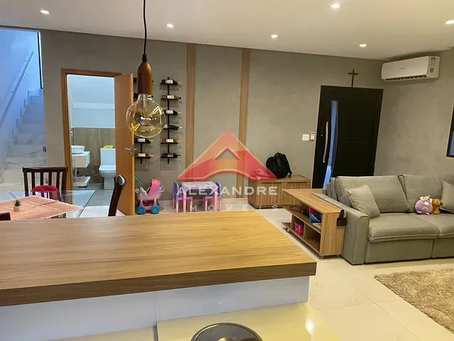 Casa com 250m² 3 quartos e 4 banheiros, à venda, no bairro Jardim das Flores em São José dos Campos