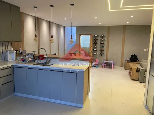 Casa com 250m² 3 quartos e 4 banheiros, à venda, no bairro Jardim das Flores em São José dos Campos