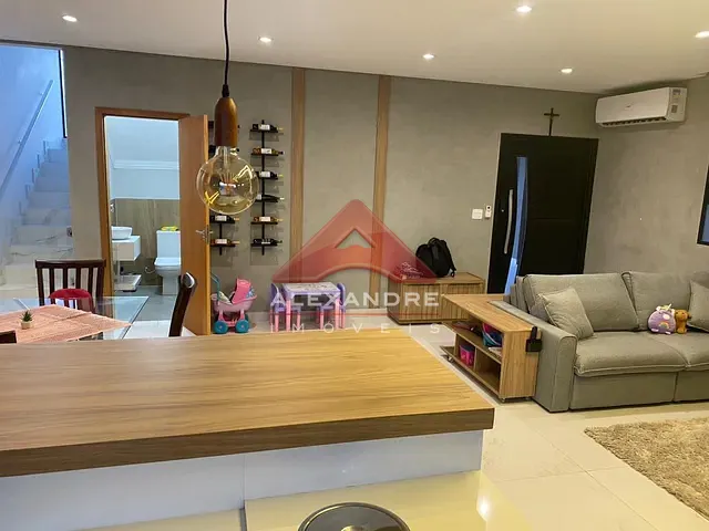 Casa com 250m² 3 quartos e 4 banheiros, à venda, no bairro Jardim das Flores em São José dos Campos