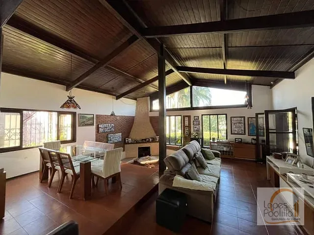 Casa com 2040m² 4 quartos e 3 banheiros, à venda, no bairro Jardim Paulista em Atibaia