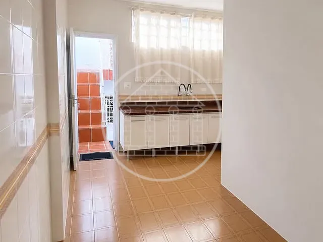 Casa com 250m² 3 quartos e 1 banheiro, para alugar, no bairro Cidade Dutra em São Paulo