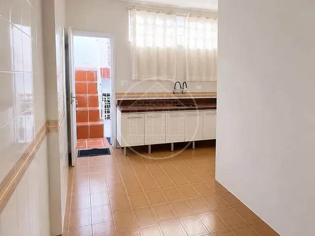 Casa com 250m² 3 quartos e 1 banheiro, para alugar, no bairro Cidade Dutra em São Paulo