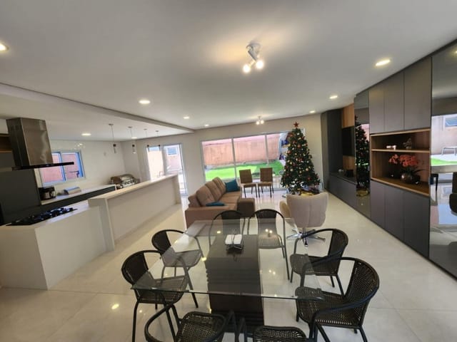 Casa com 360m² 4 quartos e 6 banheiros, à venda, no bairro Alphaville em Santana de Parnaíba