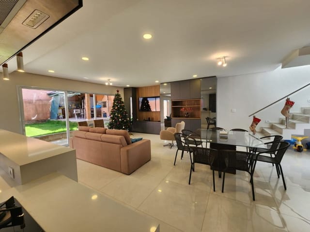 Casa com 360m² 4 quartos e 6 banheiros, à venda, no bairro Alphaville em Santana de Parnaíba