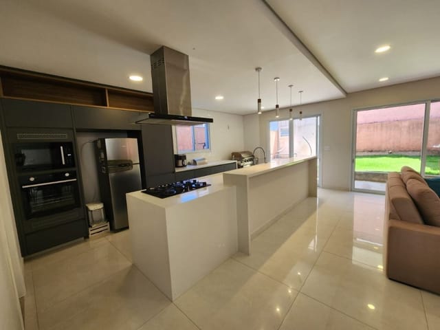 Casa com 360m² 4 quartos e 6 banheiros, à venda, no bairro Alphaville em Santana de Parnaíba