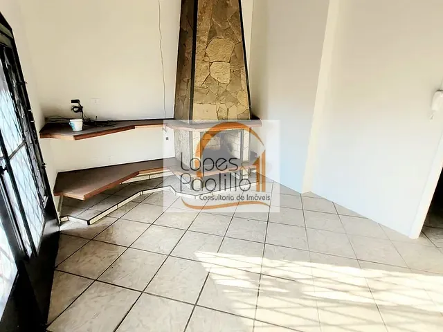 Casa com 300m², para alugar, no bairro Alvinópolis em Atibaia