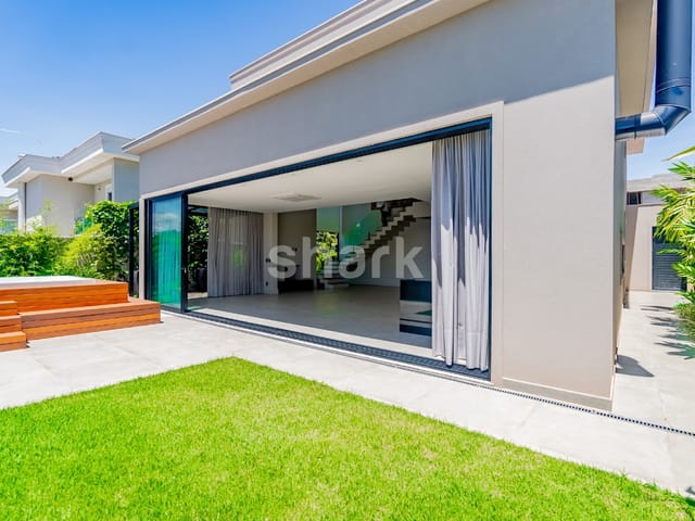 Casa com 445m² 4 quartos e 6 banheiros, à venda, no bairro Alphaville em Santana de Parnaíba