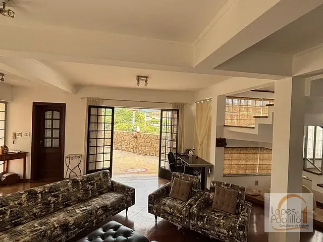 Casa com 270m² 3 quartos e 2 banheiros, à venda, no bairro Vila Junqueira em Atibaia