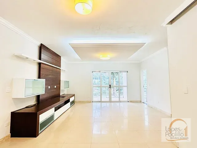 Casa com 1100m² 5 quartos e 6 banheiros, para alugar, no bairro Condomínio Flamboyant-B em Atibaia